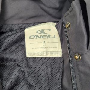 Has a small staying on the right sleeve